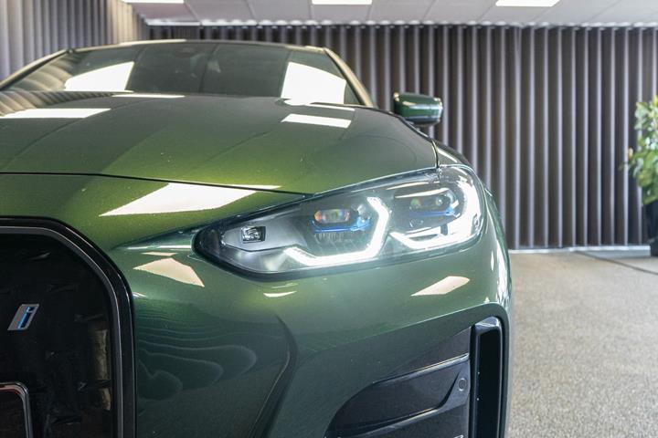 Grøn BMW i4 fra 2023