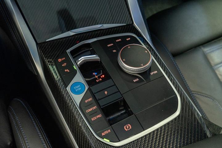 Grøn BMW i4 fra 2023