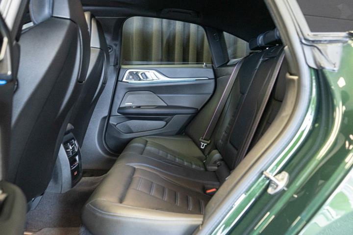 Grøn BMW i4 fra 2023