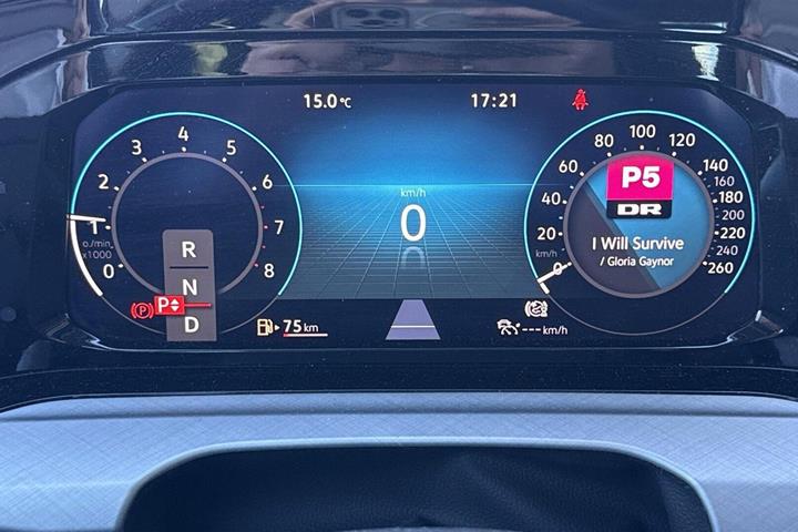 Grå VW Golf VIII fra 2024
