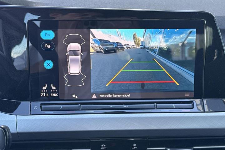 Grå VW Golf VIII fra 2024