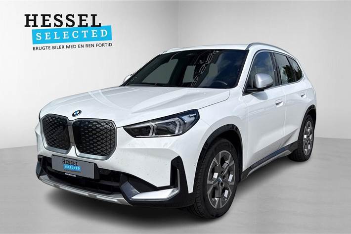 Hvid BMW iX1 fra 2024
