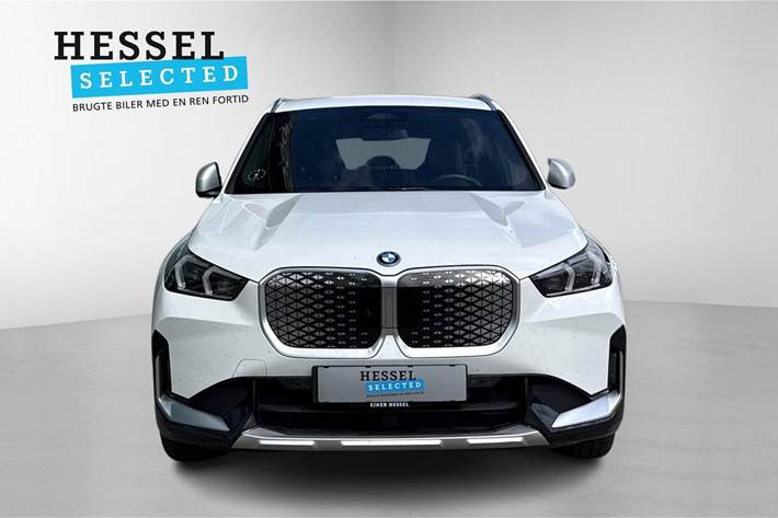 Hvid BMW iX1 fra 2024