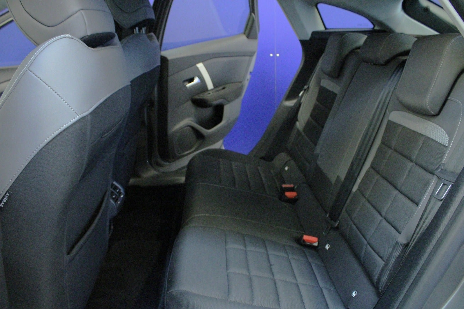 Grå Citroën ë-C4 fra 2024