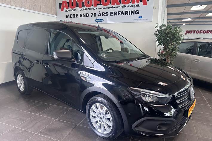 Sort Mercedes eCitan fra 2025