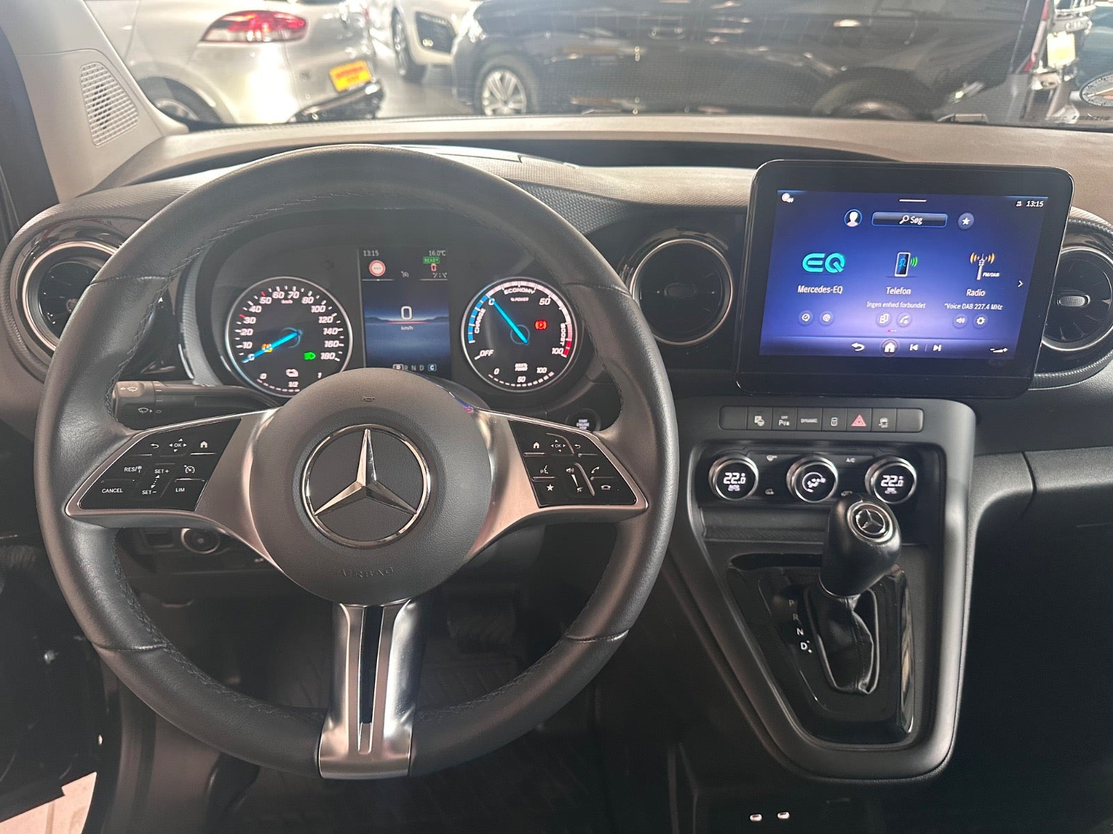 Sort Mercedes eCitan fra 2025 set indefra