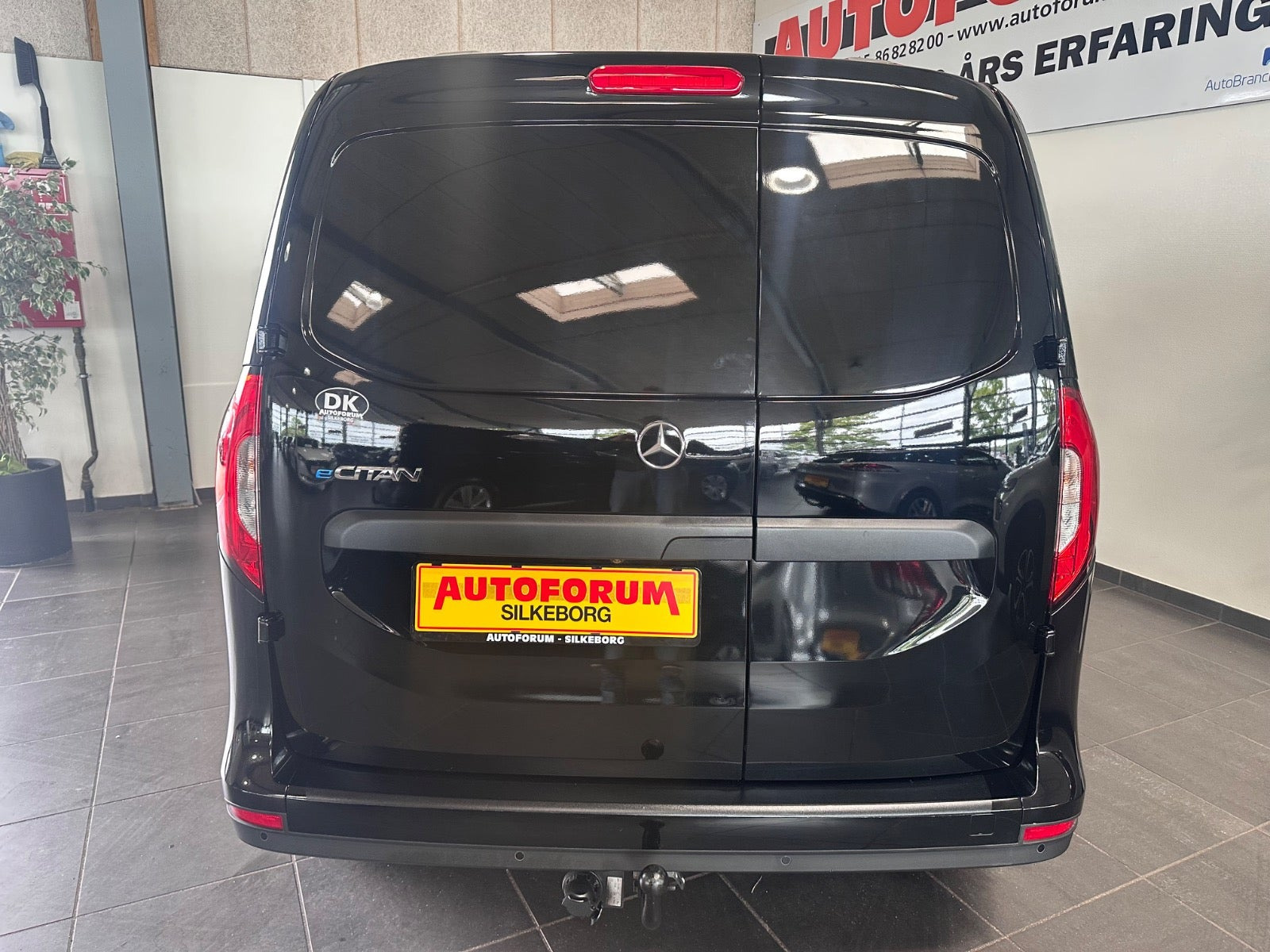 Sort Mercedes eCitan fra 2025