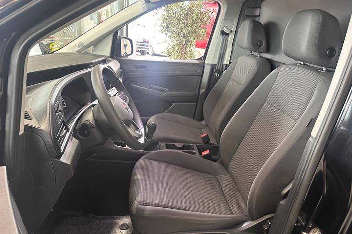 Sort VW Caddy fra 2023