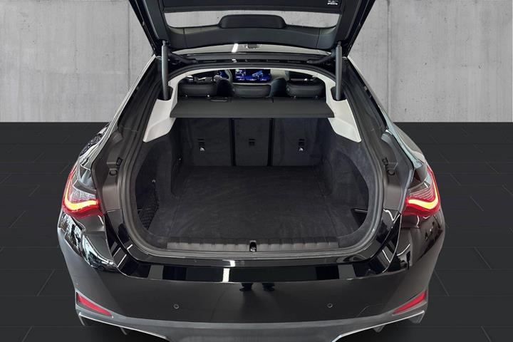 Sort BMW i4 fra 2025
