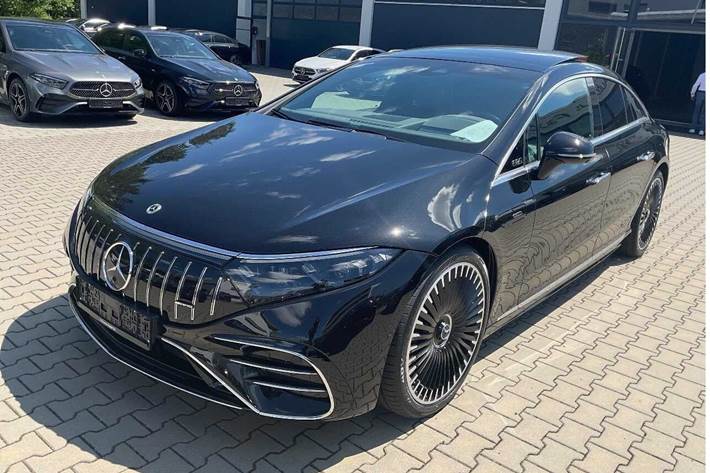 Sort Mercedes EQS53 fra 2023