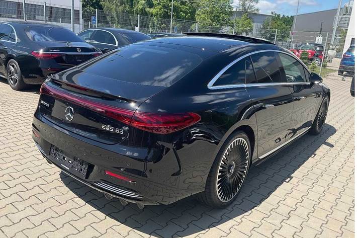 Sort Mercedes EQS53 fra 2023