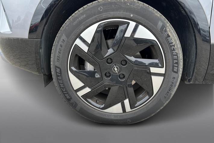 Grå Opel Mokka-e fra 2025