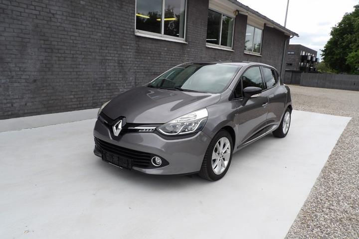 Grå Renault Clio IV fra 2016 set udefra