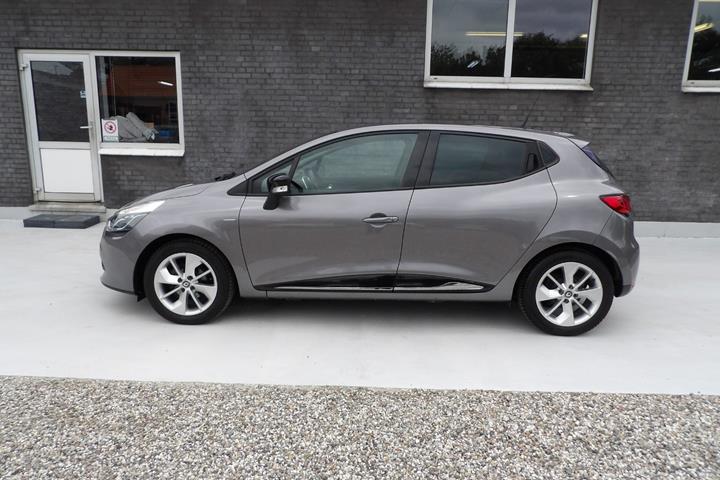 Grå Renault Clio IV fra 2016