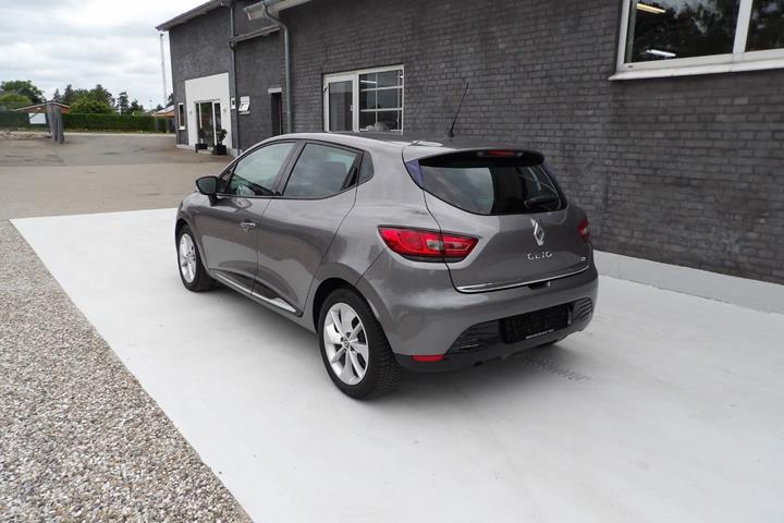 Grå Renault Clio IV fra 2016