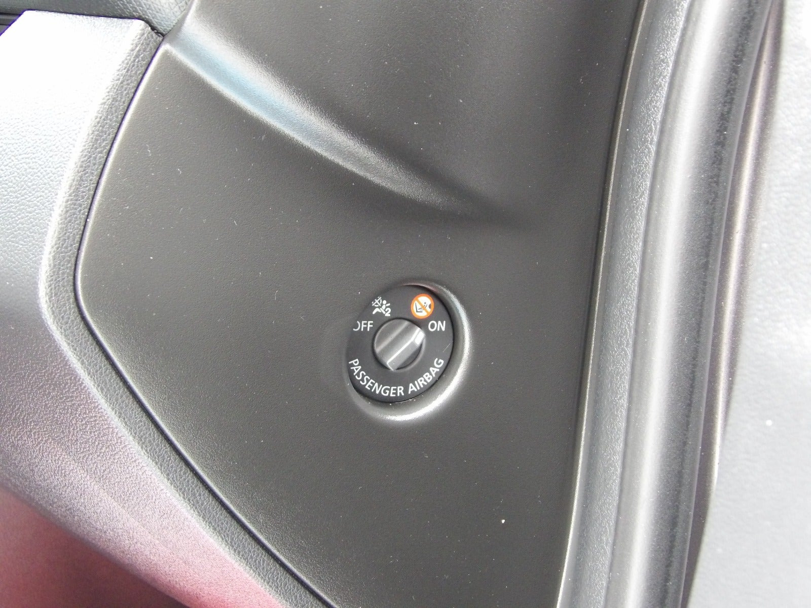 Grå Renault Clio IV fra 2016