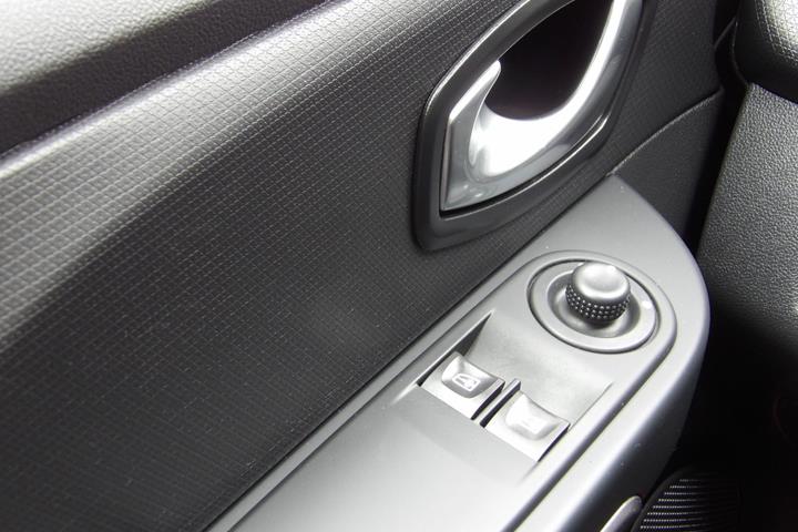 Grå Renault Clio IV fra 2016