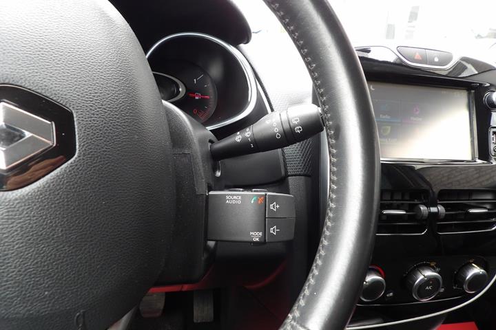 Grå Renault Clio IV fra 2016
