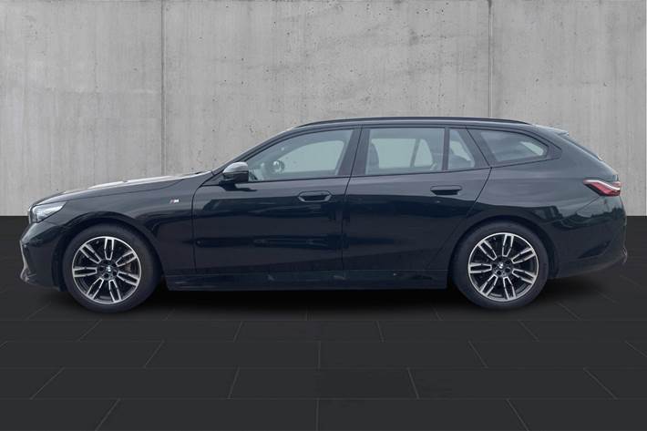 Sort BMW i5 fra 2025