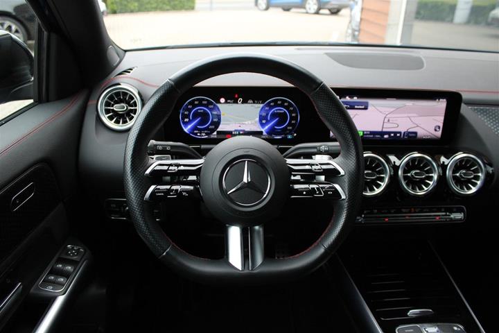 Blå Mercedes EQA350 fra 2024