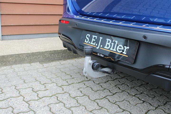 Blå Mercedes EQA350 fra 2024