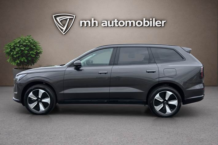Grå Volvo EX90 fra 2025