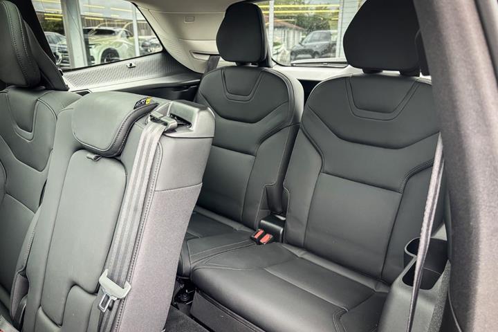 Grå Volvo EX90 fra 2025