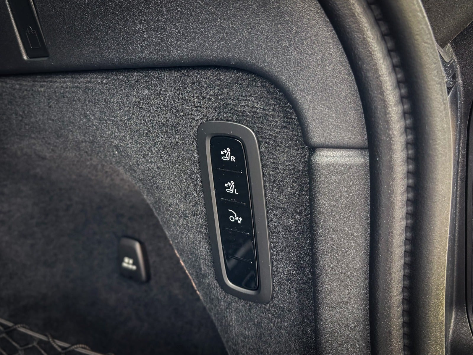 Grå Volvo EX90 fra 2025