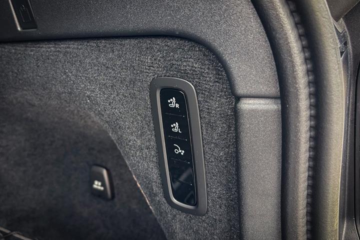 Grå Volvo EX90 fra 2025