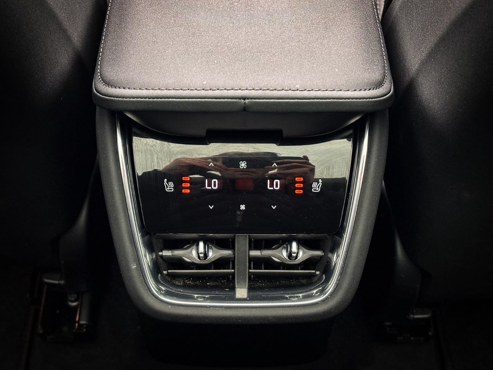 Grå Volvo EX90 fra 2025