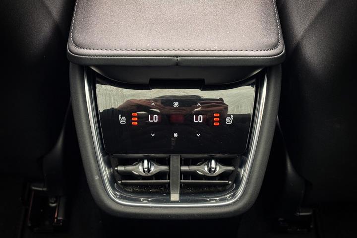 Grå Volvo EX90 fra 2025