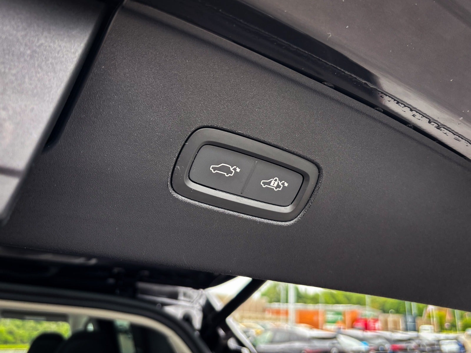 Grå Volvo EX90 fra 2025