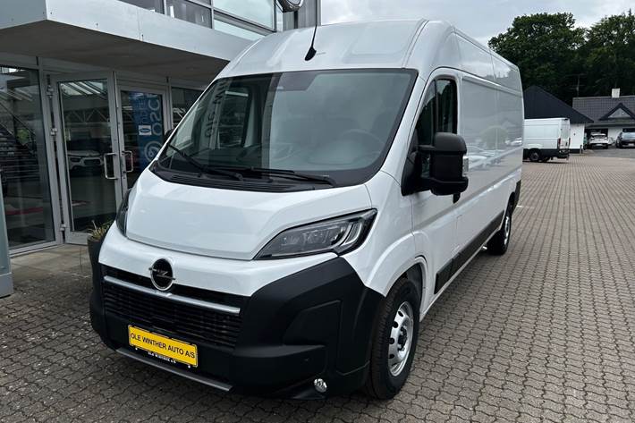 Hvid Opel Movano 35 fra 2026