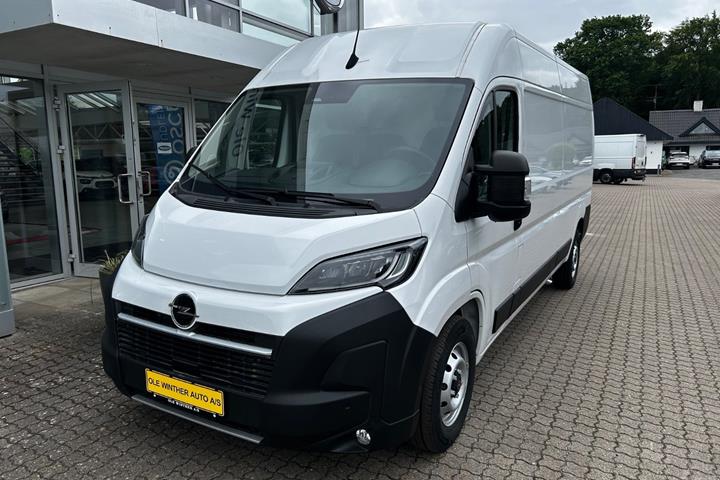 Hvid Opel Movano 35 fra 2026
