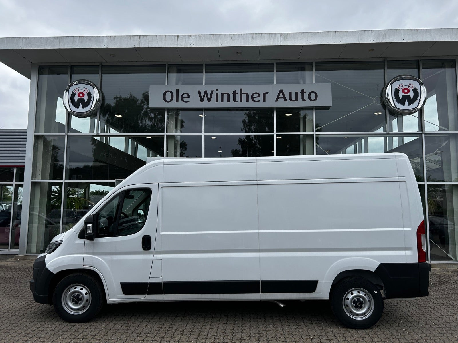 Hvid Opel Movano 35 fra 2026