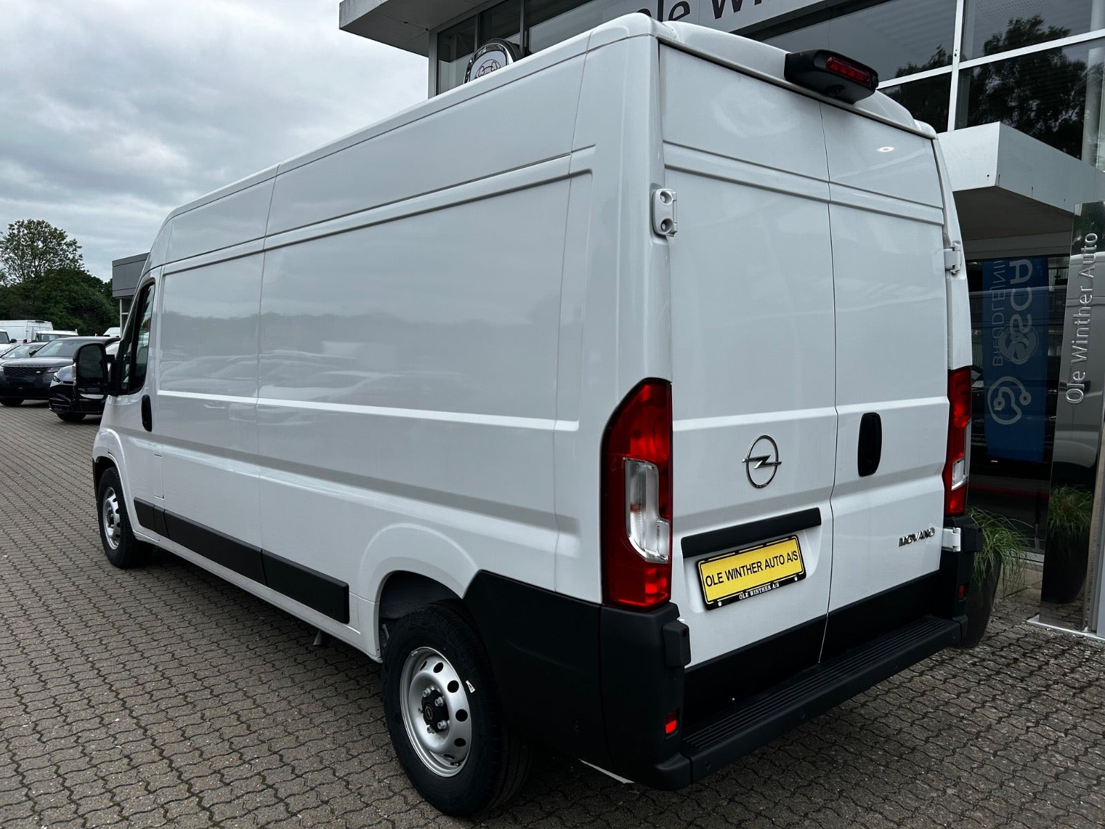 Hvid Opel Movano 35 fra 2026