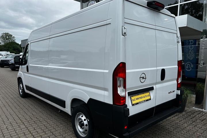 Hvid Opel Movano 35 fra 2026