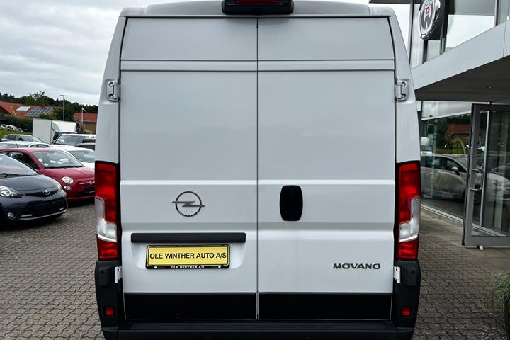 Hvid Opel Movano 35 fra 2026