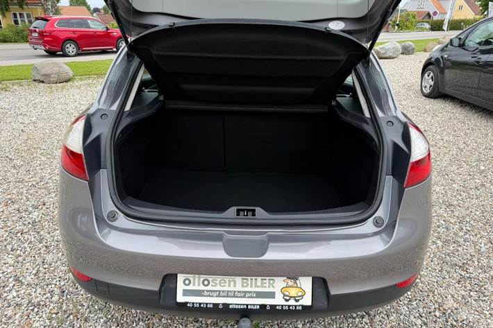 Grå Renault Megane III fra 2014