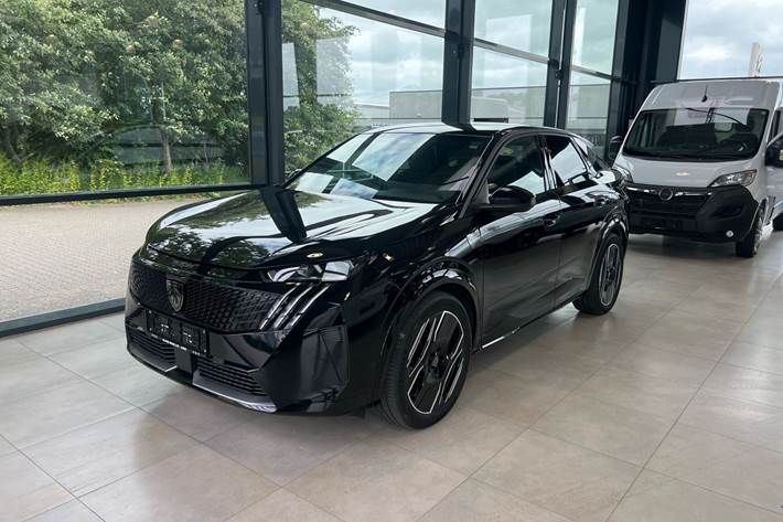 Sort Peugeot e-3008 fra 2024