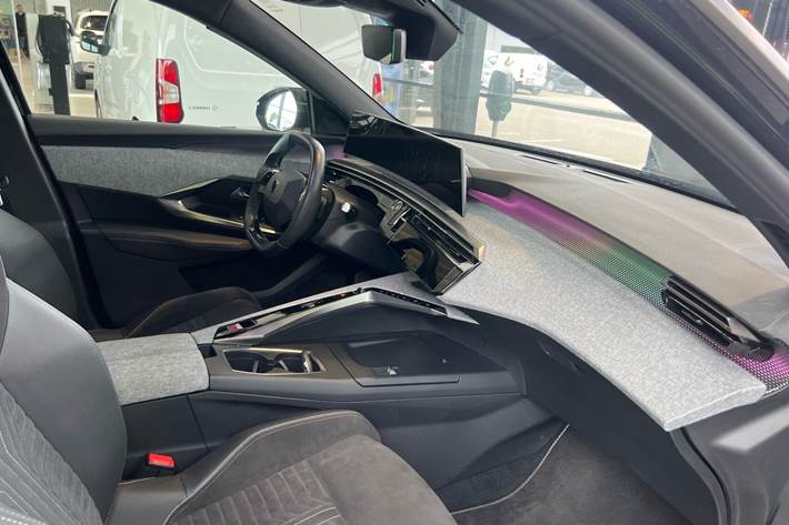 Sort Peugeot e-3008 fra 2024