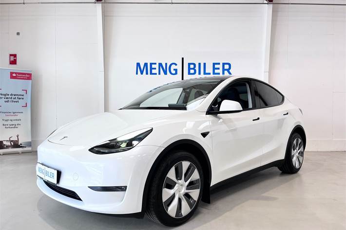 Hvid Tesla Model Y fra 2023