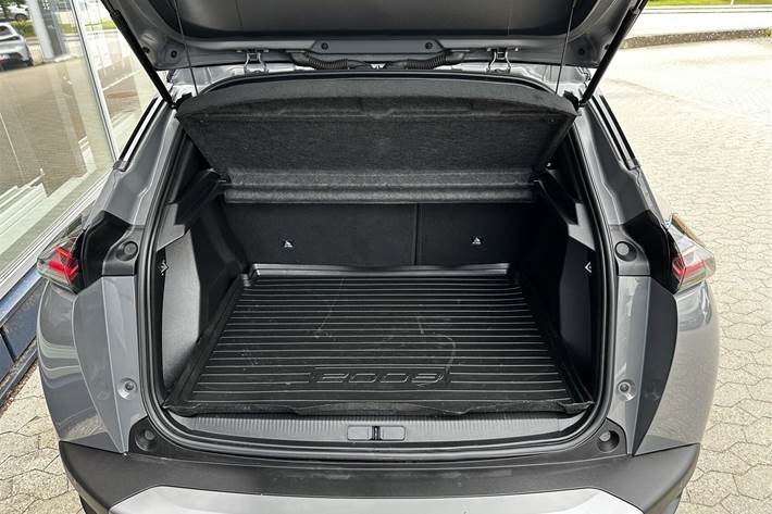 Grå Peugeot e-2008 fra 2025
