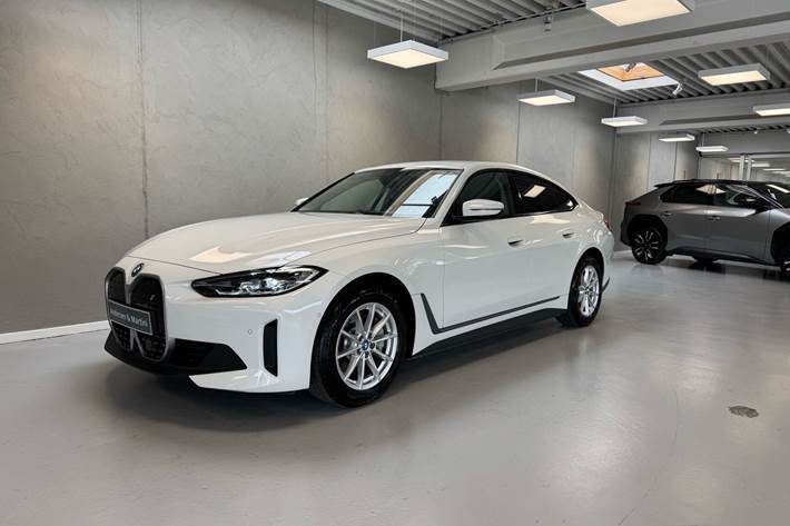 Hvid BMW i4 fra 2023