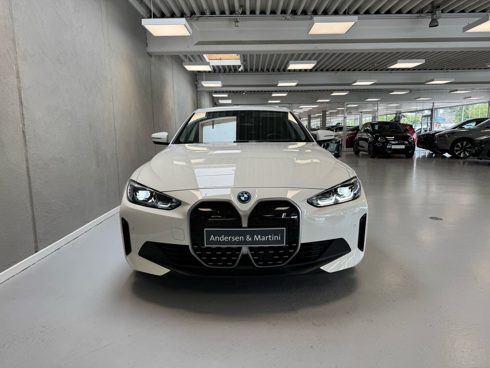 Hvid BMW i4 fra 2023