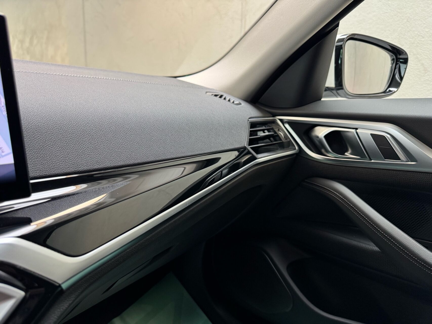 Hvid BMW i4 fra 2023