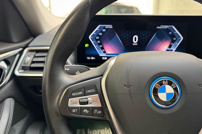 Hvid BMW i4 fra 2023