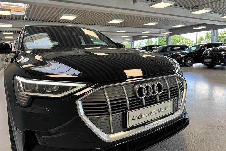 Sort Audi e-tron fra 2022