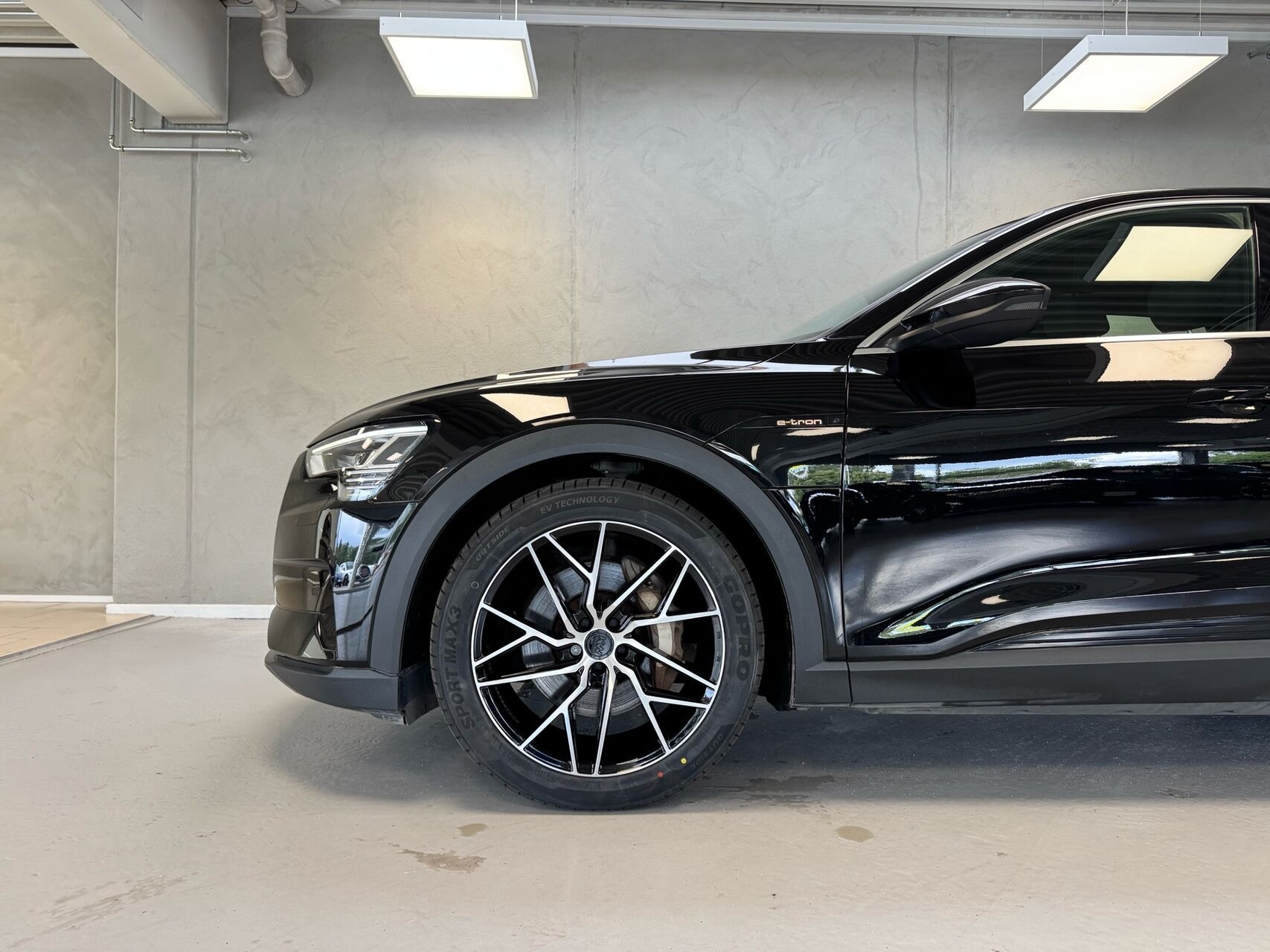 Sort Audi e-tron fra 2022
