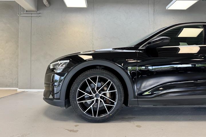 Sort Audi e-tron fra 2022